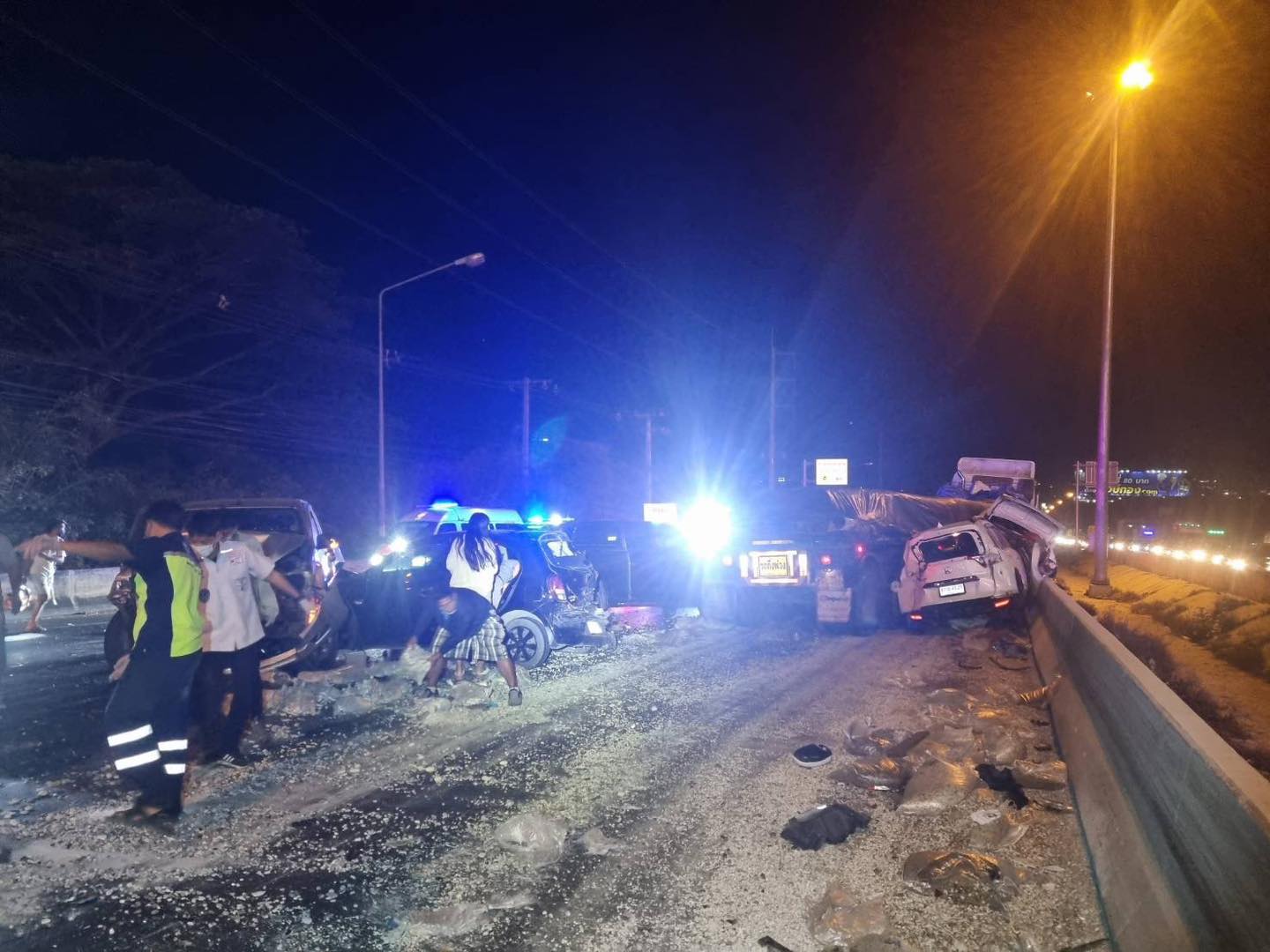 รถชนถนนมิตรภาพ