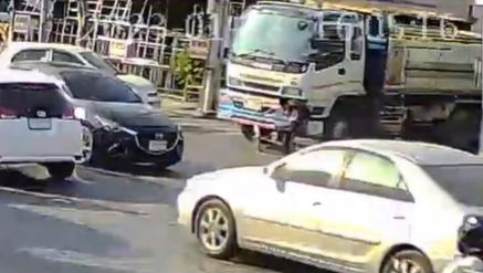 สิบล้อทับนักเรียน