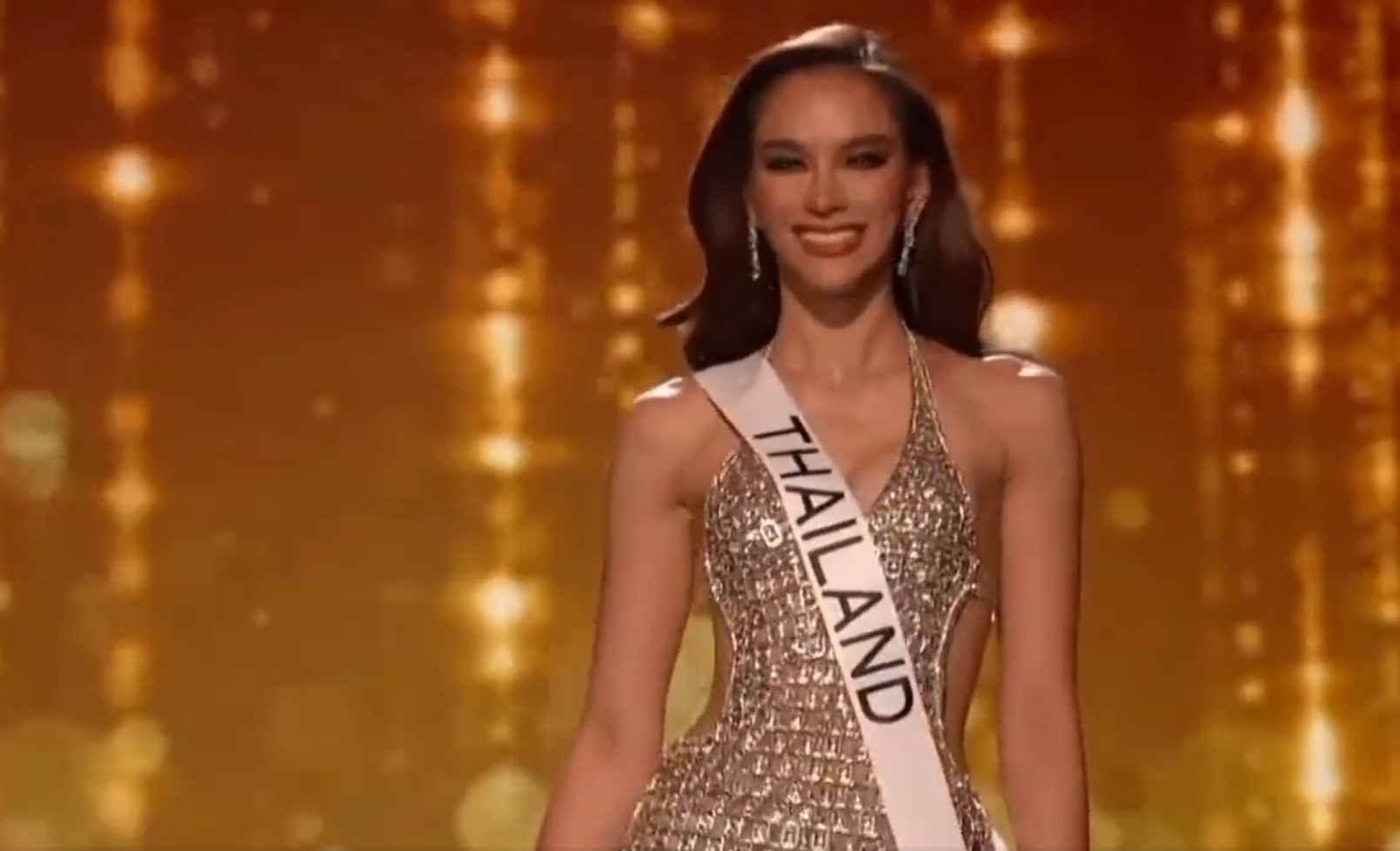 แอนนาเสือ ชุดราตรี