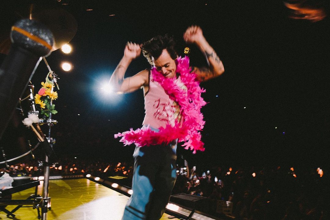 แฮร์รี่ สไตลส์ เป้ากางเกงขาด ที่LA