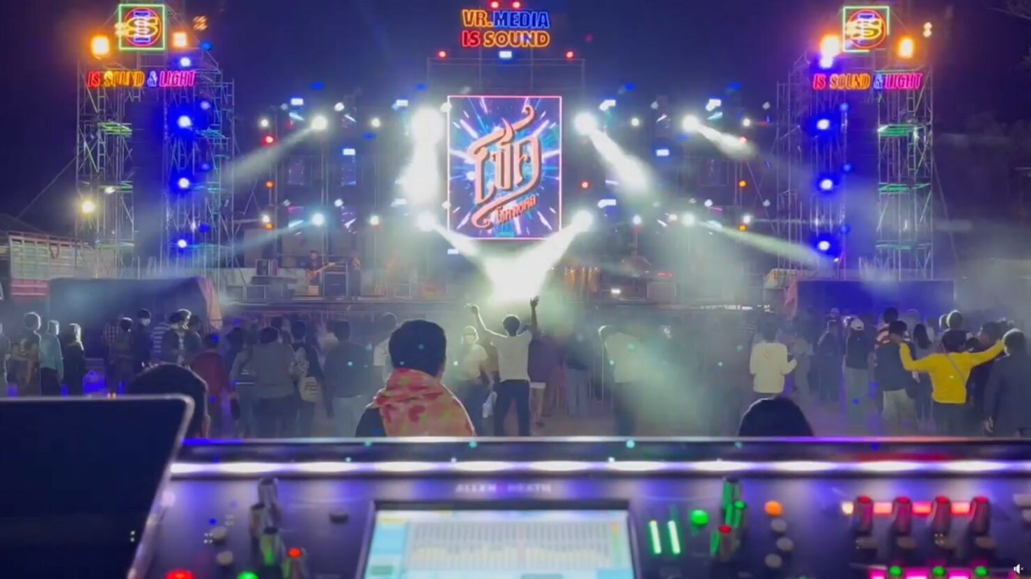 โชค รถแห่ งานกาชาด