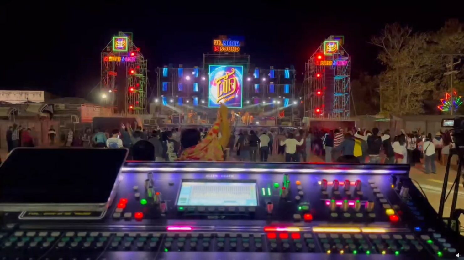 โชค รถแห่ งานกาชาด