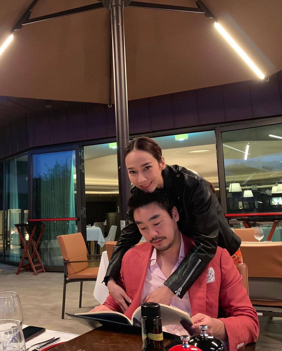 ไฮโซพก อยู่กับใคร
