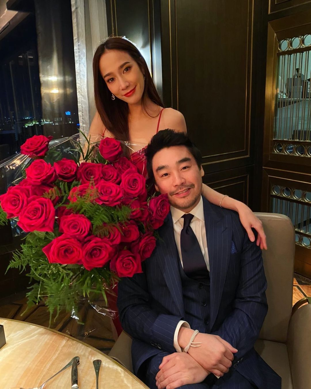 ไฮโซพก อยู่กับใคร