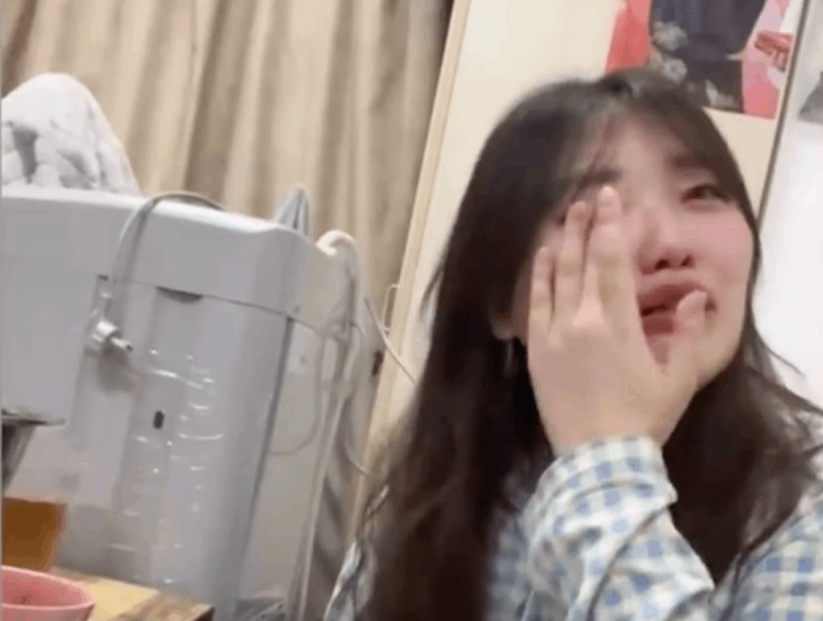 Gửi th&ecirc;m 5 triệu nữa l&agrave; c&oacute; 3 tỷ &ldquo;ăn Tết&rdquo;, h&aacute;o hức vượt 12.000km về đến nh&agrave; th&igrave; mẹ n&oacute;i: &ldquo;Con c&oacute; gửi mẹ đồng n&agrave;o đ&acirc;u&rdquo;- Ảnh 1.