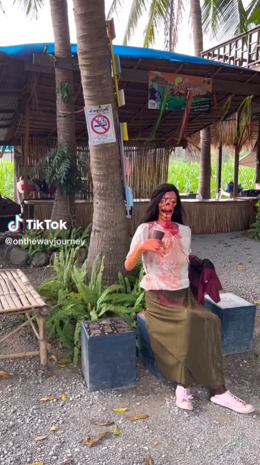 คาเฟ่ผี