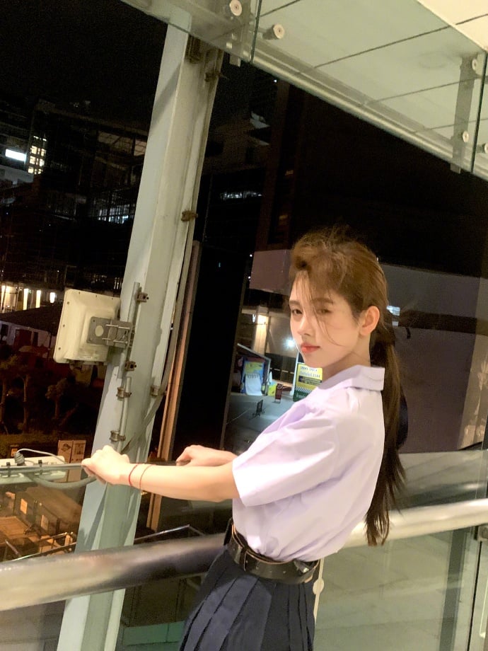 จวีจิ้งอี ชุดนักเรียนไทย