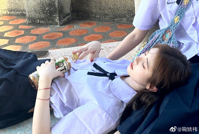 จวีจิ้งอี ชุดนักเรียนไทย