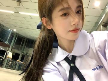 จวีจิ้งอี ชุดนักเรียนไทย