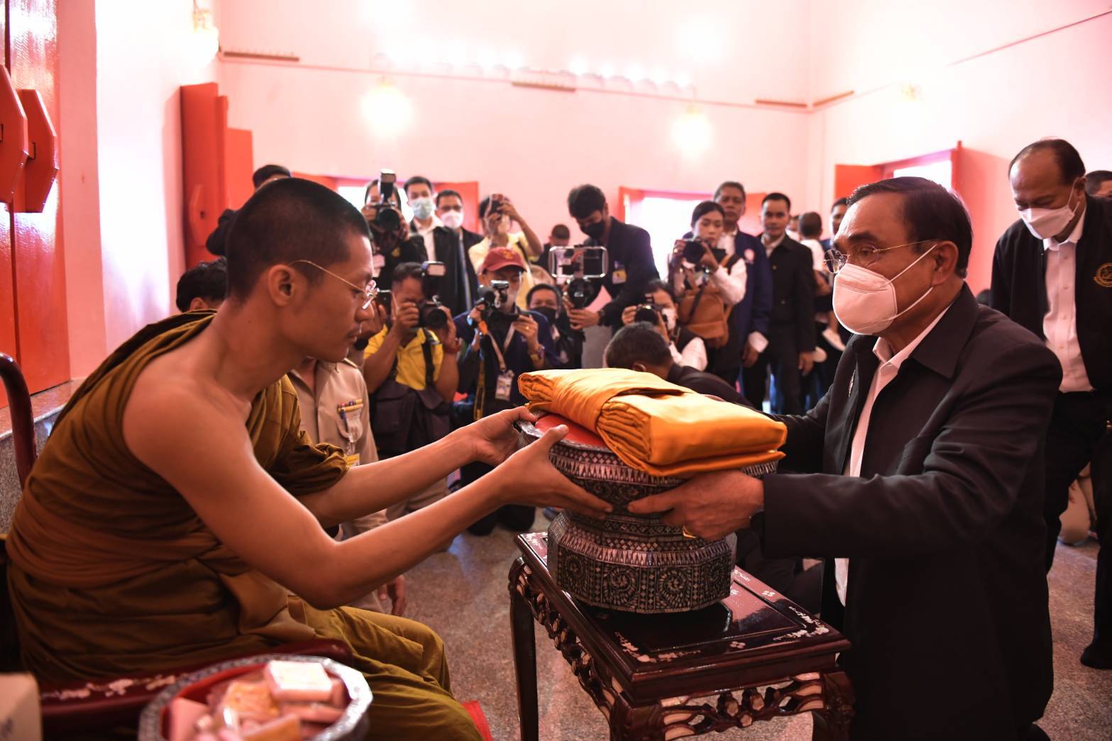 นายกไหว้ตาพรานบุญ