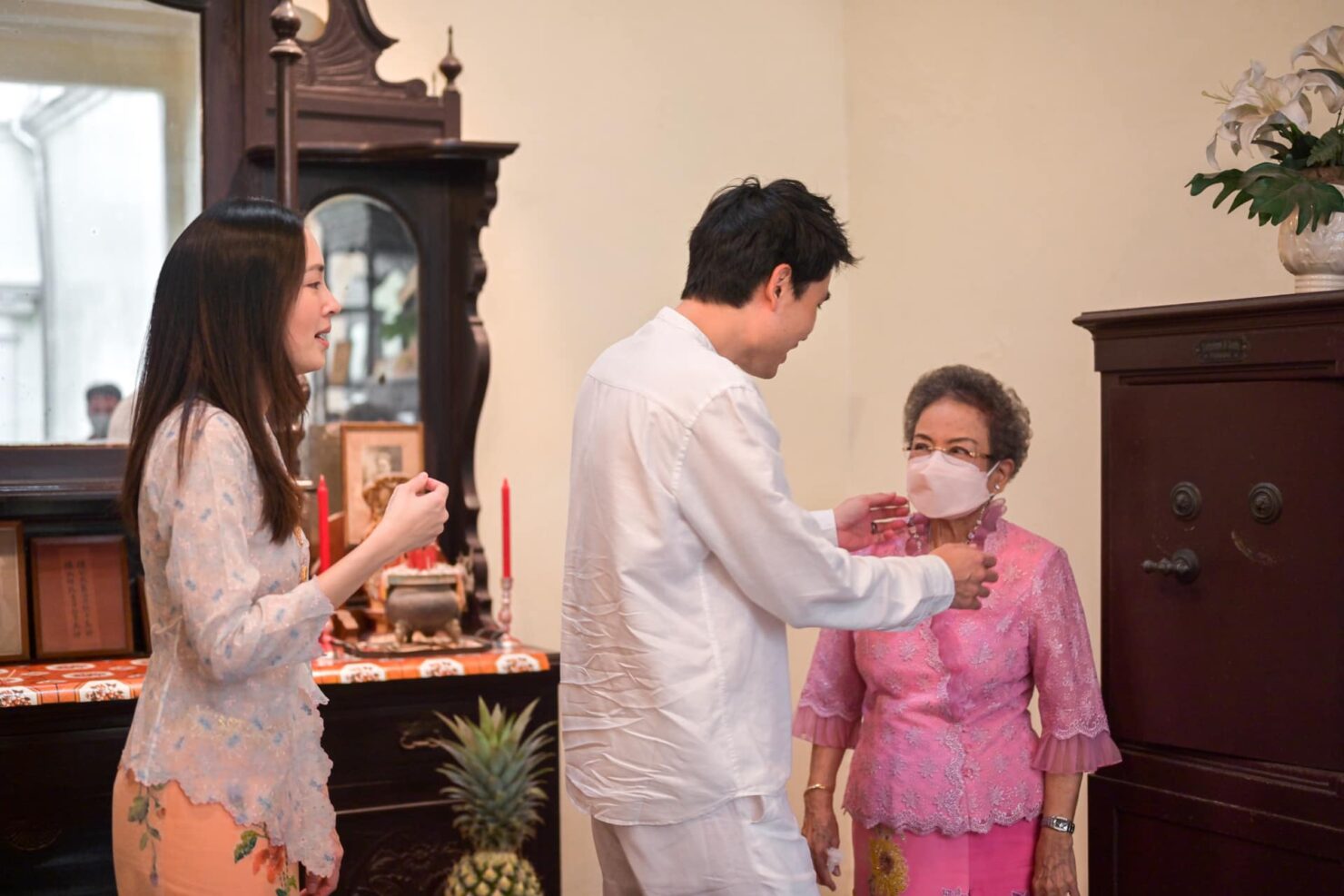 ปอย ตรีชฎา ไหว้บรรพบุรุษ