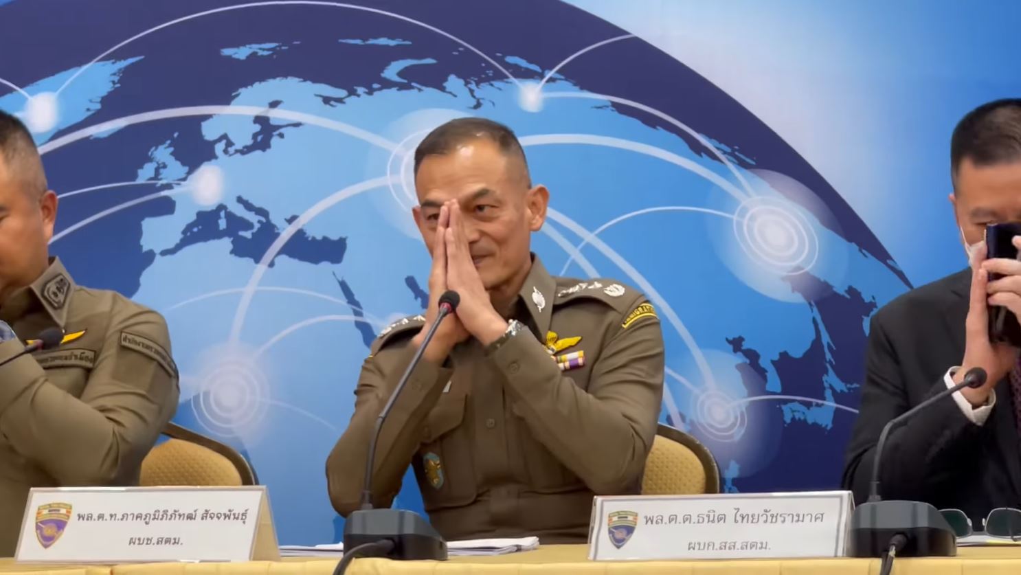 ผบช.สตม. ไหว้ขอโทษ