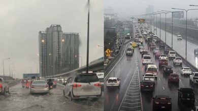 ฝนตกรถติด