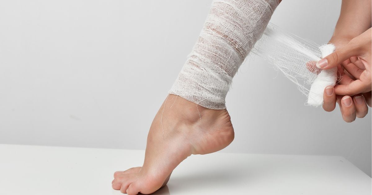 ทำนายฝัน แก้วแตก บาดเท้า