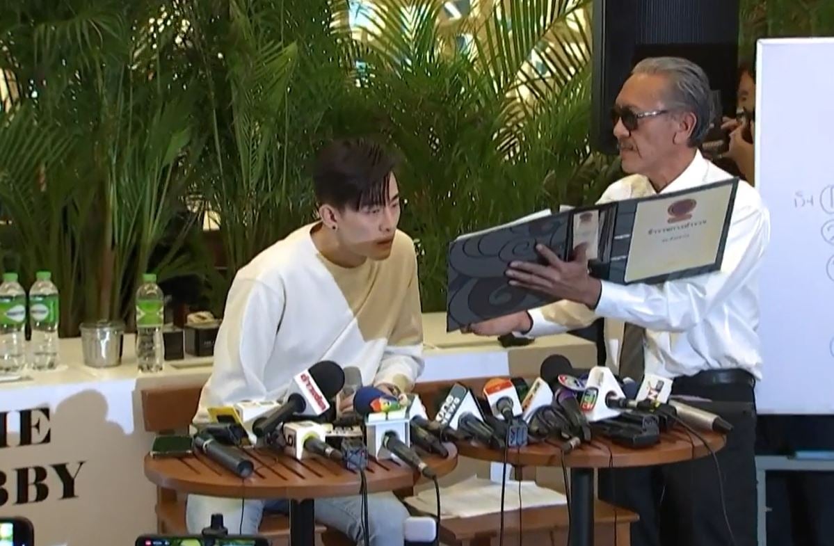 หนุ่มสิงคโปร์
