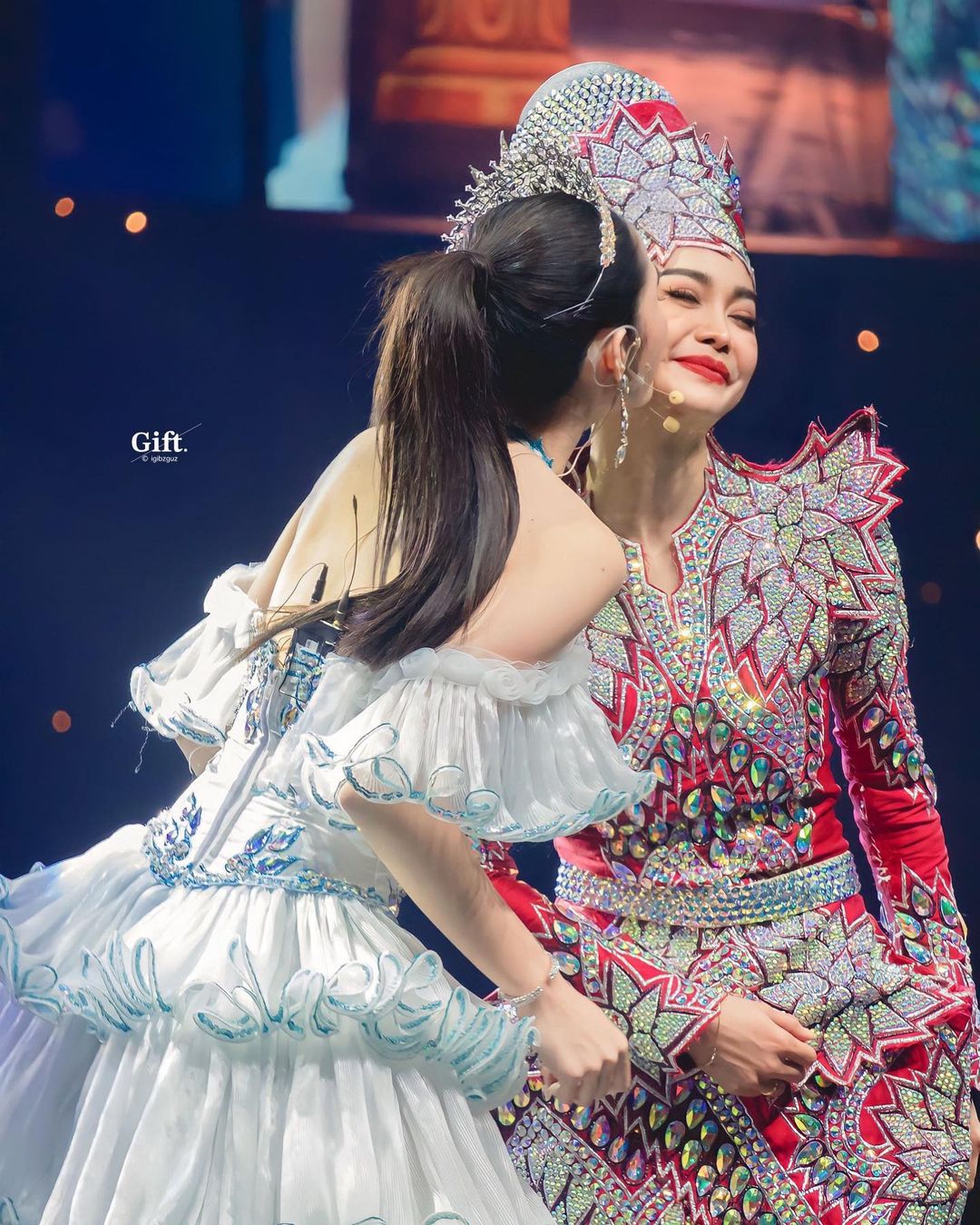 อิงฟ้า หอมแก้ม ชาล็อต
