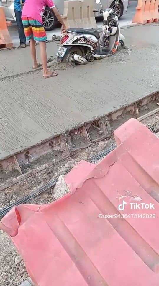 ขับรถลุยถถนปูนไม่แห้ง