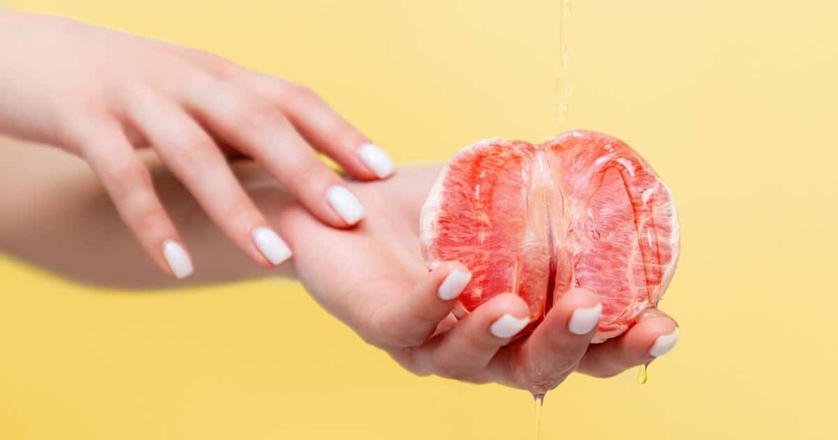 ฝันว่าจับอวัยวะเพศตัวเอง ผู้หญิง