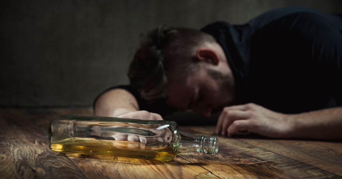 ฝันว่าดื่มเหล้าขาว ความหมาย เลขเด็ด