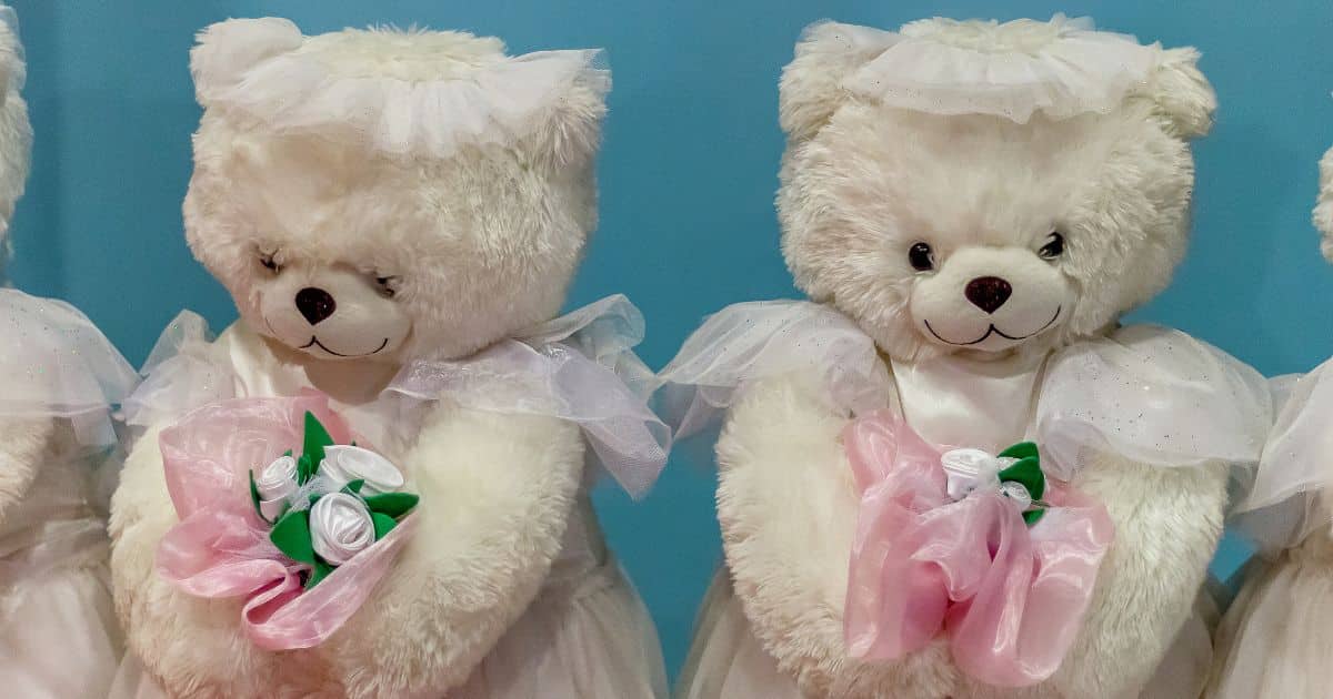 ฝันว่าโดนจับนม