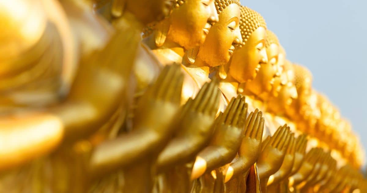 วันพระเดือนเมษายน 2566