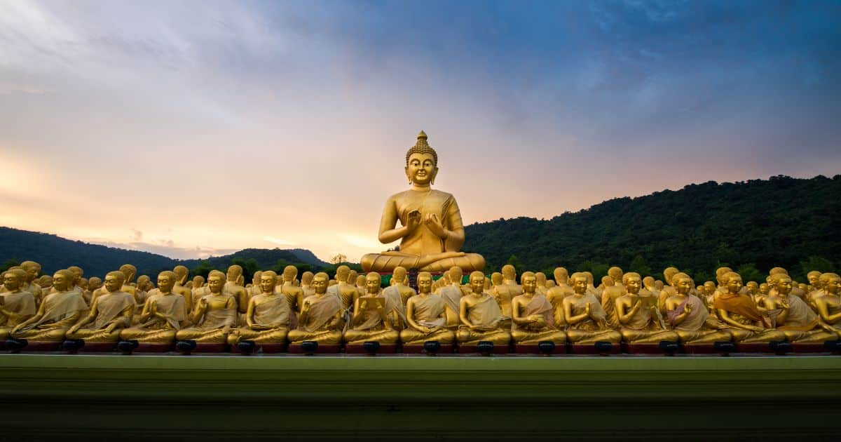 ปฏิทินวันพระเดือนเมษายน 66