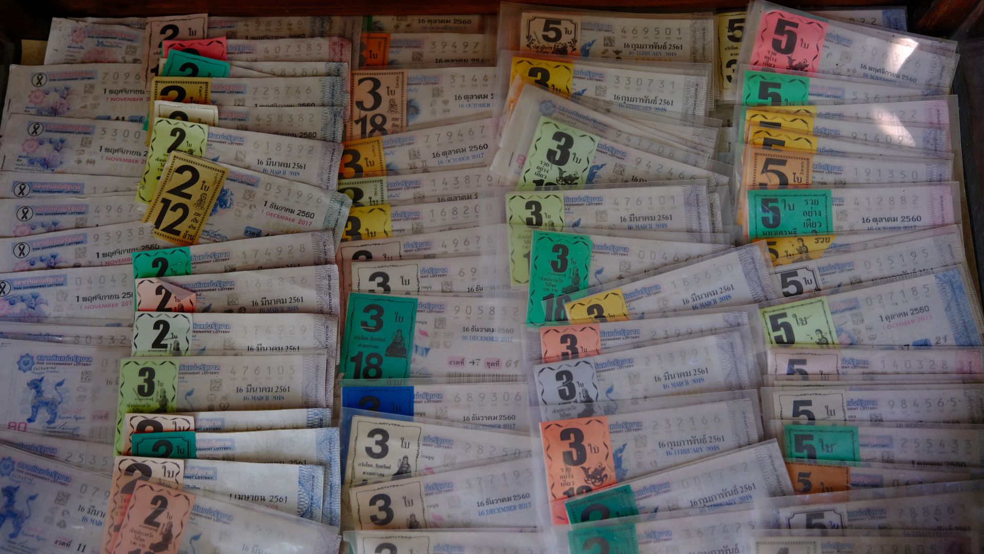 สถิติหวยออก 1 เมษายน ย้อนหลัง 20 ปี