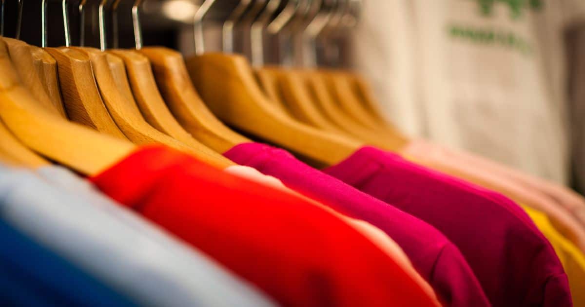 หวยออกวันพฤหัสบดี ใส่เสื้อสีอะไร 16 3 66