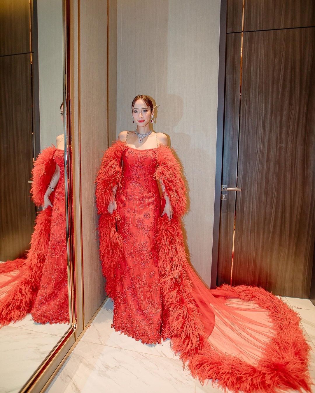 อั้ม พัชราภา ตัวจริงไม่เหมือนในรูป