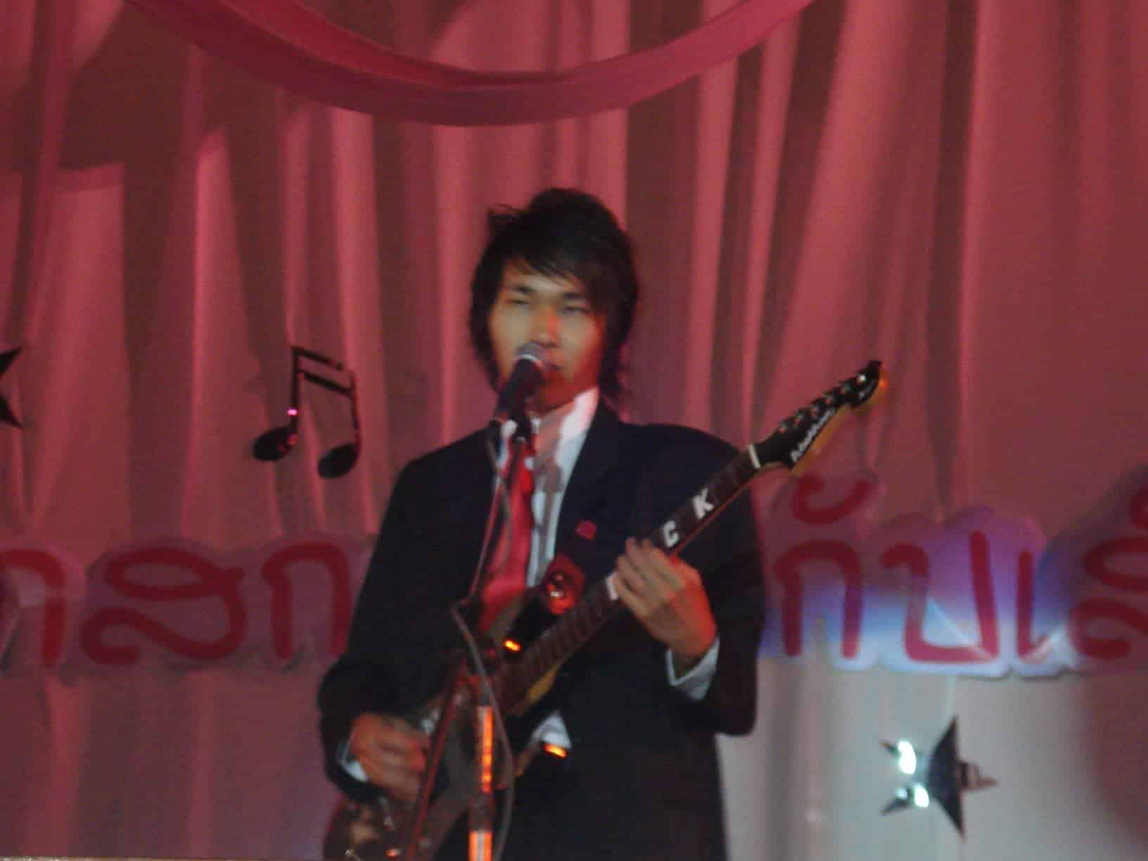 เบย์ ริฟเฟอร์ โพสต์ตัดเพื่อน