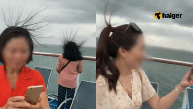 เห็นผมชี้ตั้งยืนหัวเราะ