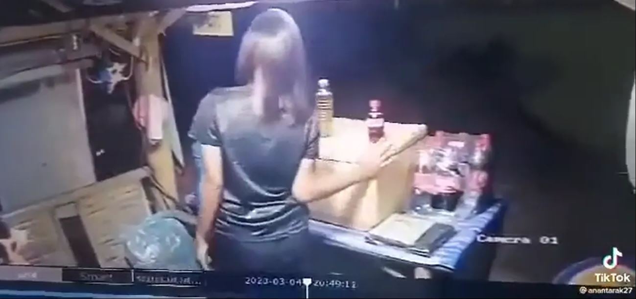 โจรปล้นสาวขายน้ำกระท่อม