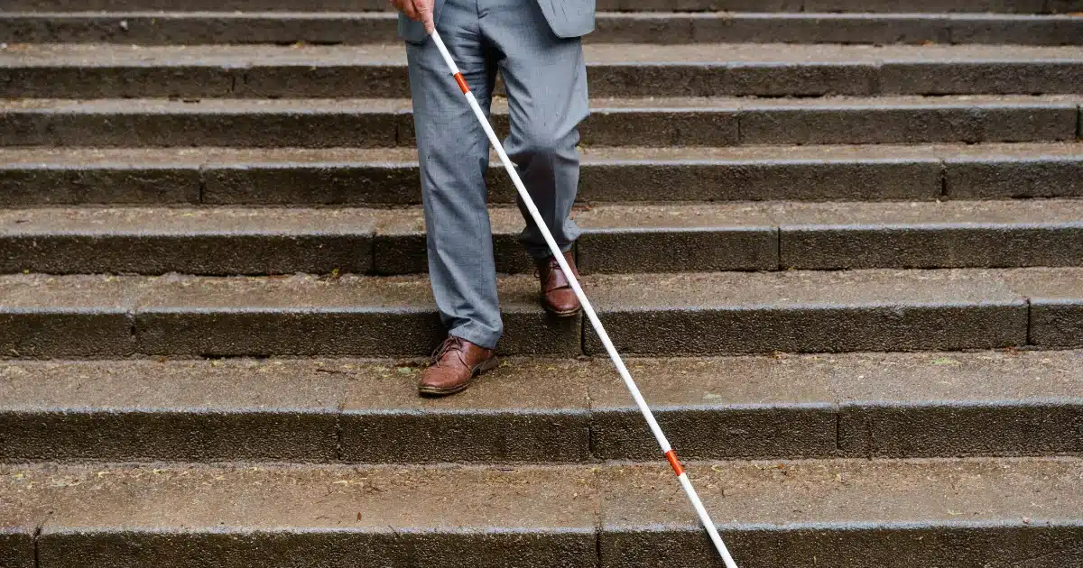 คนที่ไม่ต้องจับใบดำใบแดง