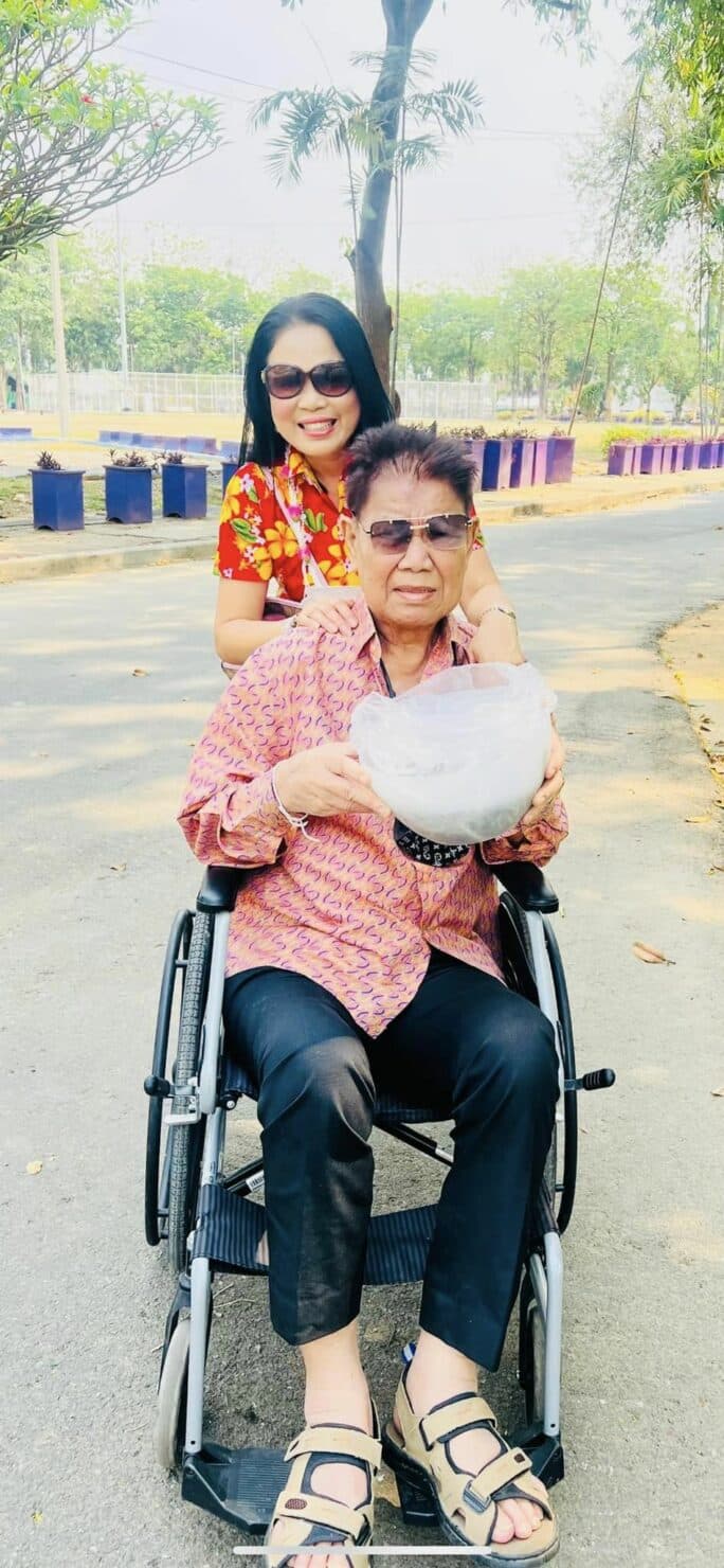ครูชลธี ธารทอง ติดเชื้อในกระแสเลือด