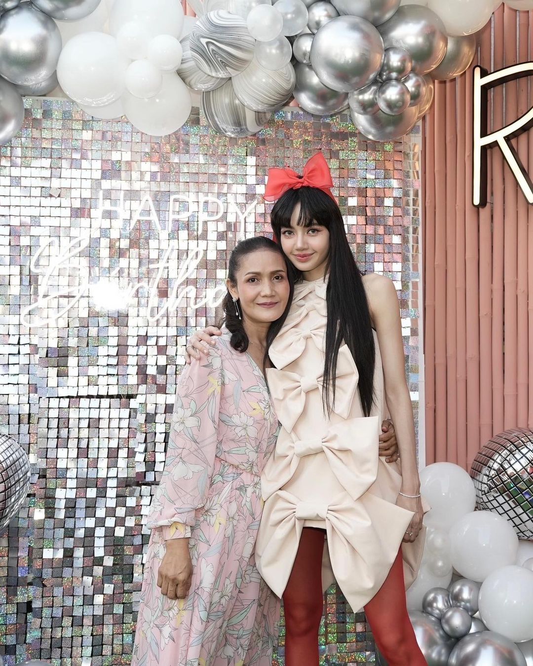ลลิษา มโนบาล อายุ 26 ปี