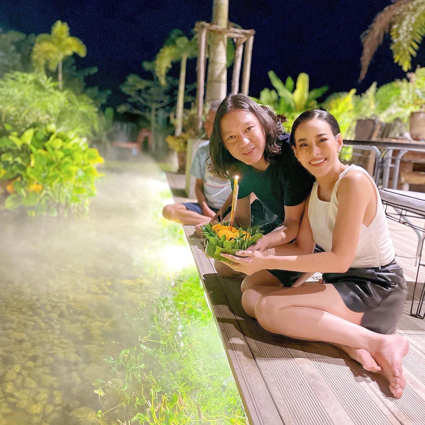จินถ่ายรูปคู่ปิ่น