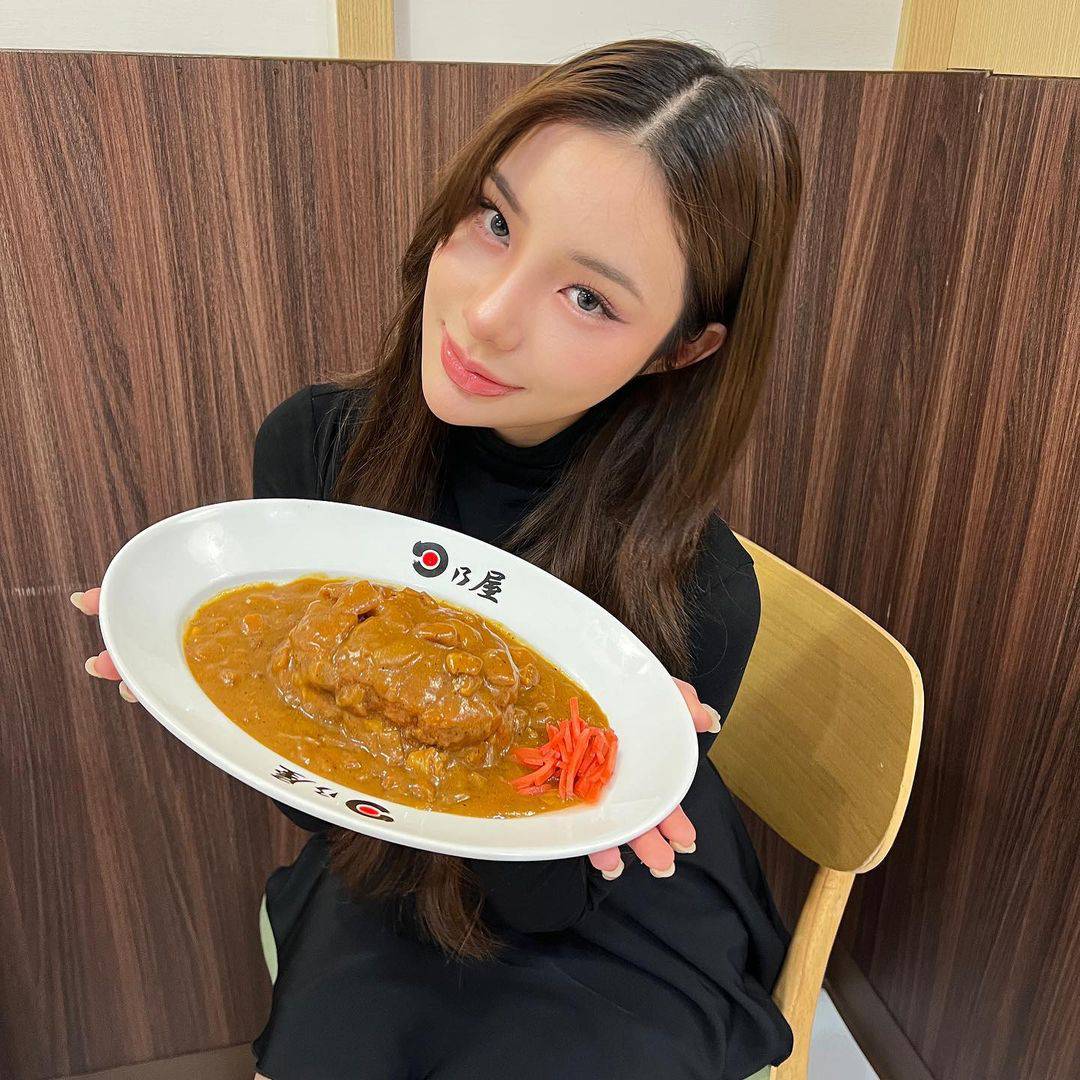 จี เน็ตไอดอลที่เป็นข่าว