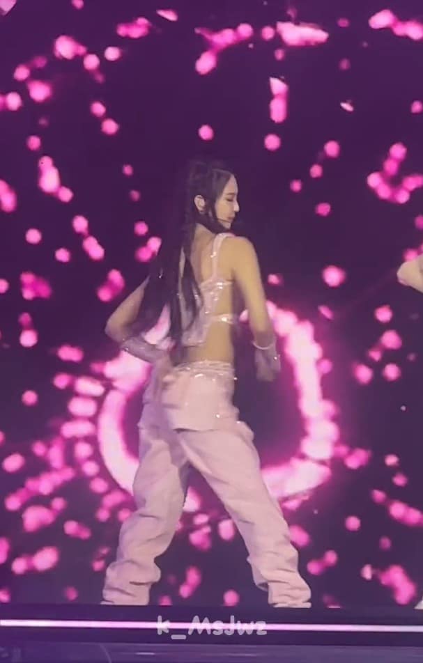 ชุดเจนนี่ในงานโคเชลล่า