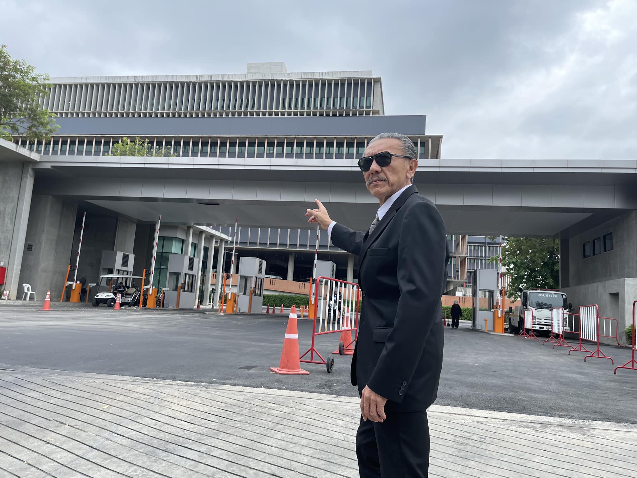 'ชูวิทย์' แฉทนายดังแอบทำเว็บพนัน