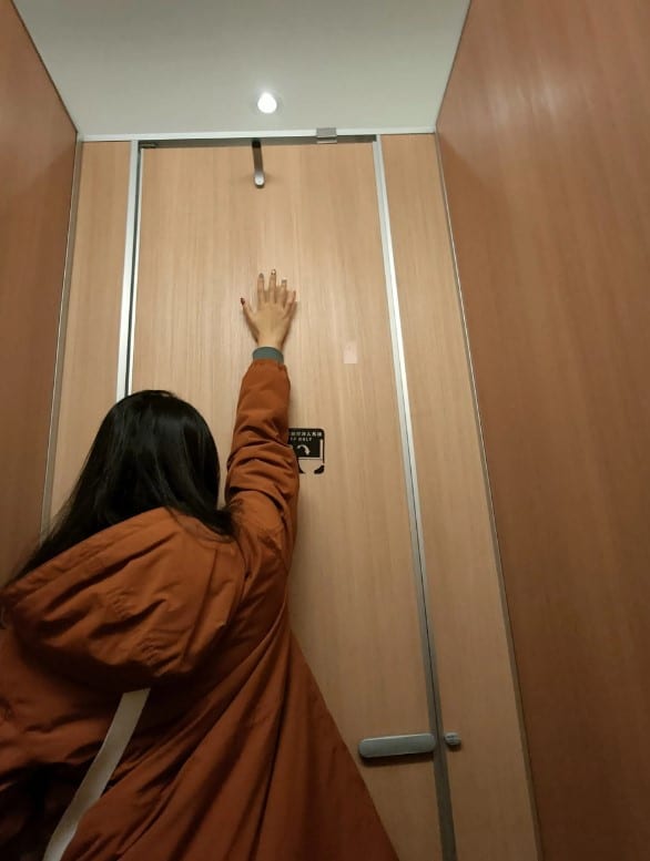 ตะขอหลังประตูห้องน้ำ มีไว้ทำอะไร