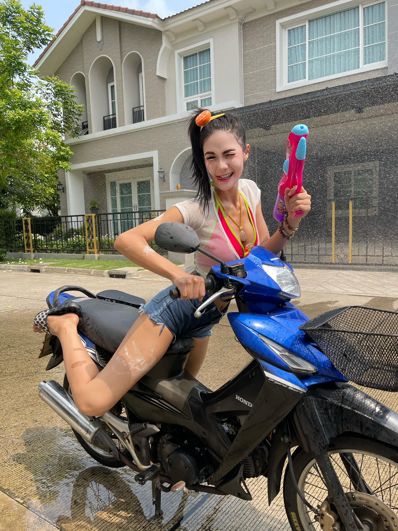 น้ำตาล ชลิตา อีกี้