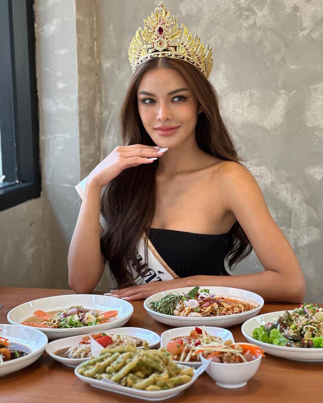 ประวัติ 'อุ้ม ทวีพร'