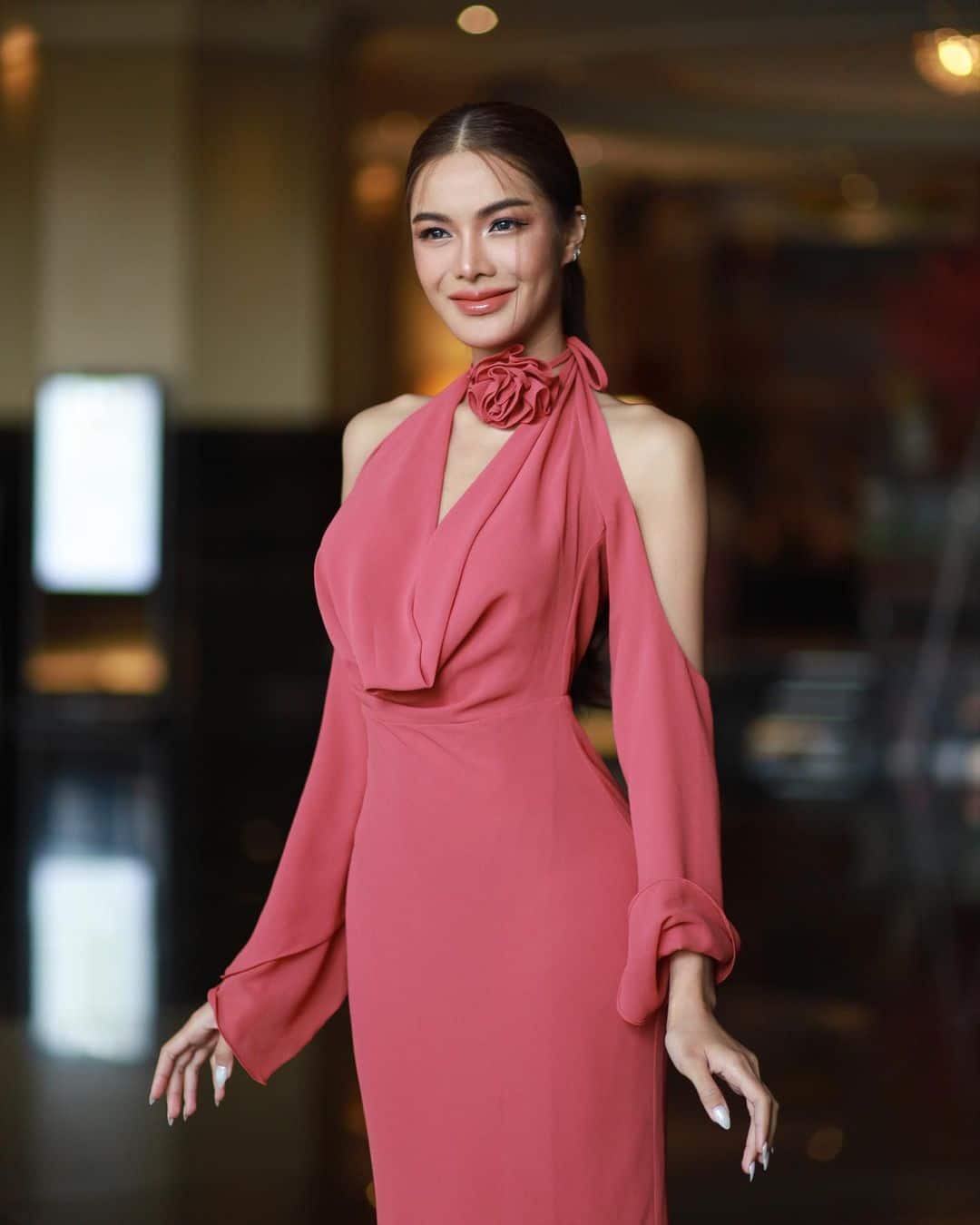 ประวัติ 'อุ้ม ทวีพร'