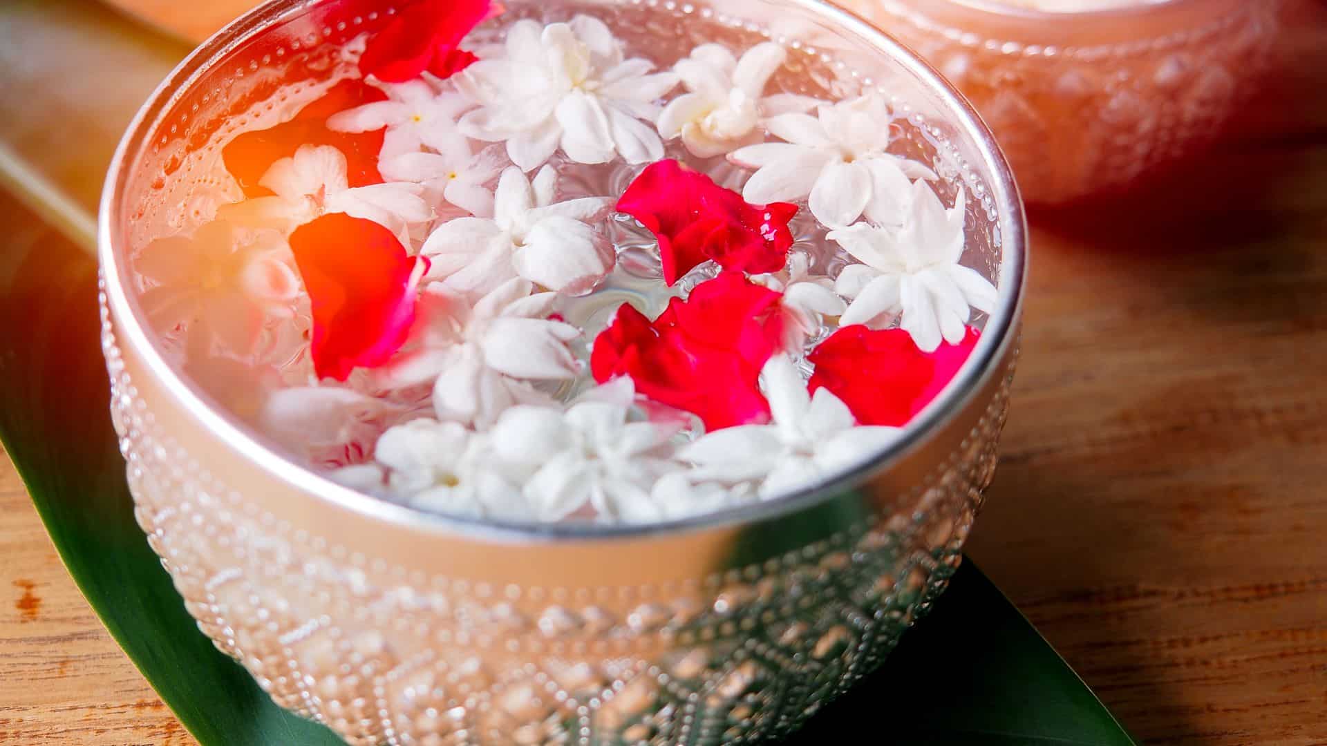 ฝันว่าโดนปะแป้งสงกรานต์