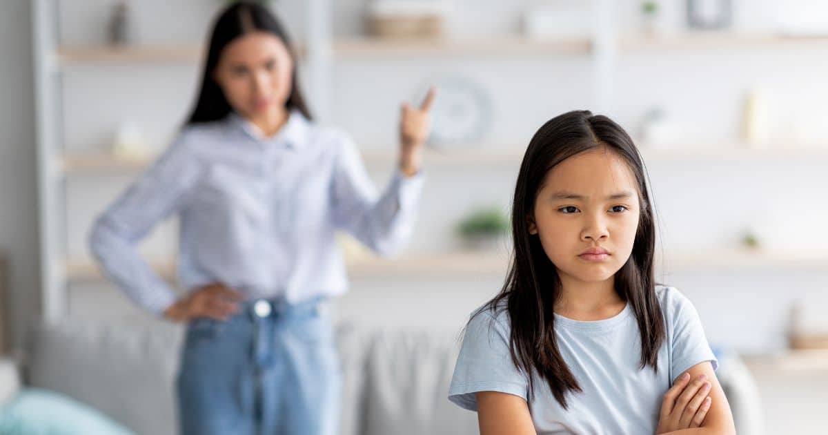 ฝันว่าโดนแม่ไล่ตีจนร้องไห้