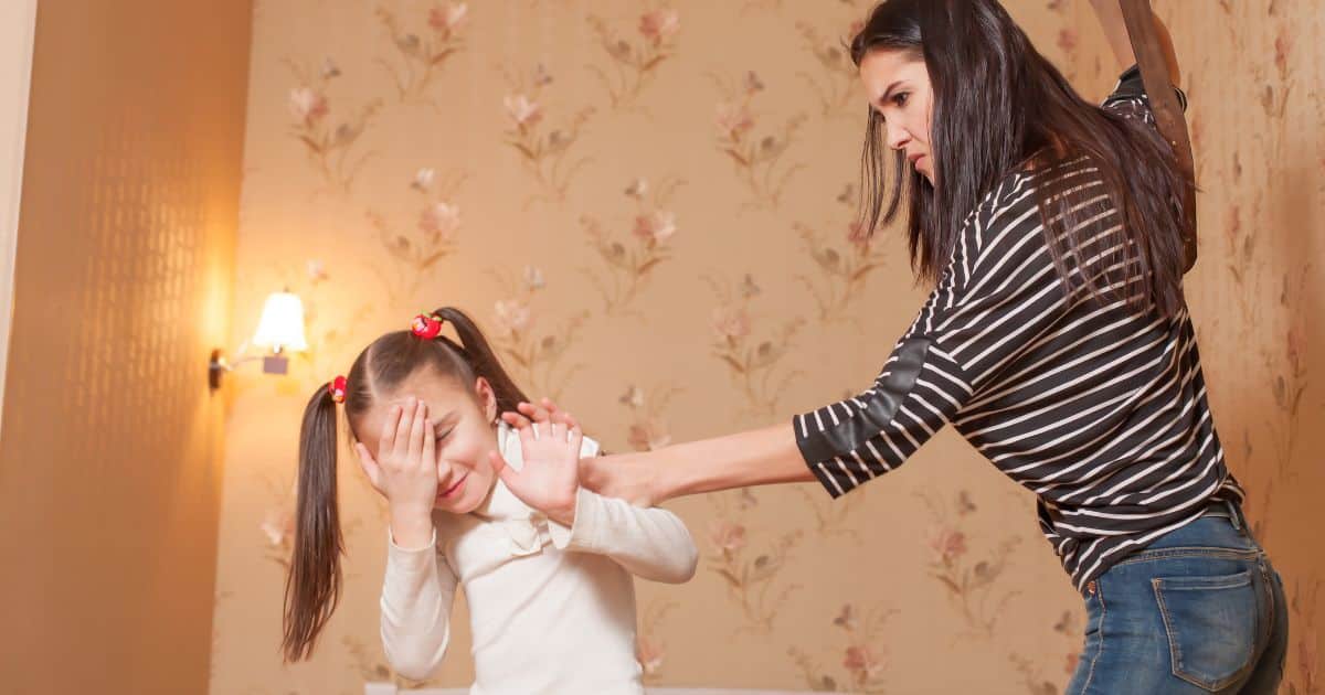 ฝันว่าโดนแม่ไล่ตี เลขเด็ด