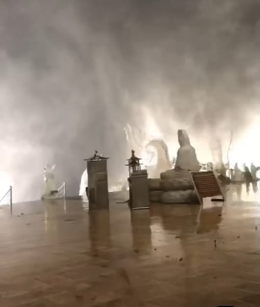 พายุหมุน หน้าองค์พระ