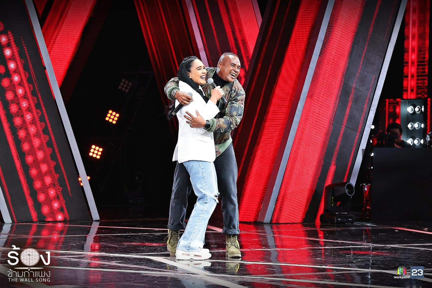 รัศมีแข อรอุมา ร้องข้ามกำแพง