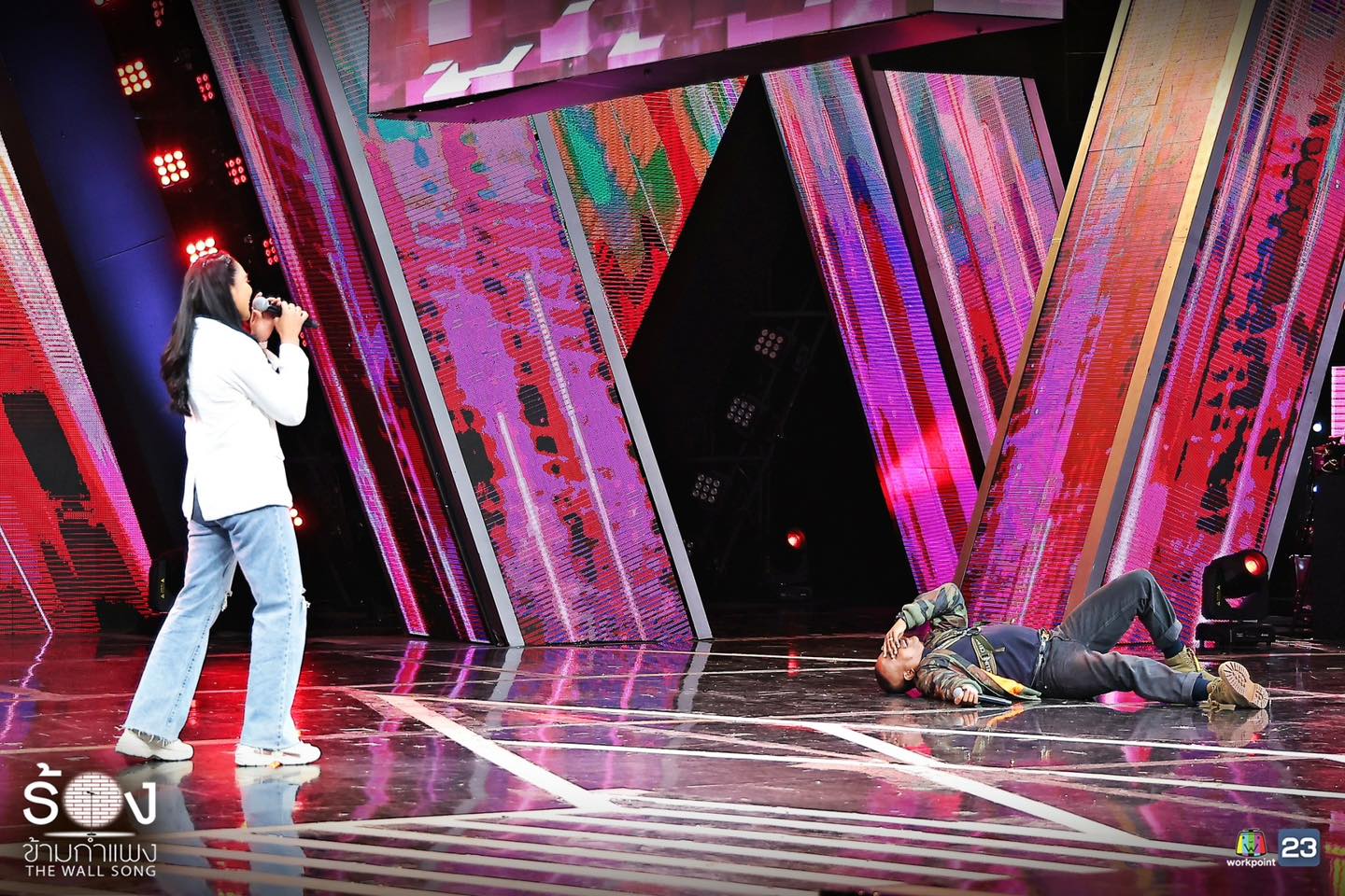 รัศมีแข อรอุมา ร้องข้ามกำแพง