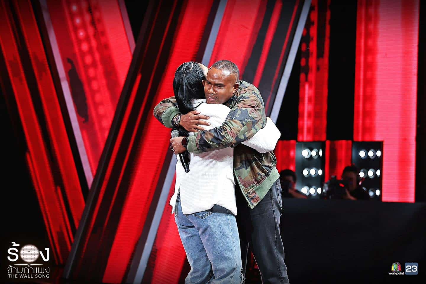 รัศมีแข อรอุมา ร้องข้ามกำแพง